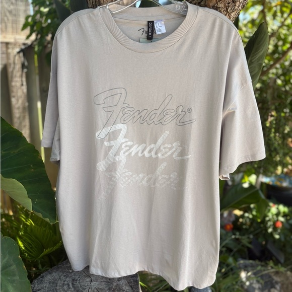 Fender Light Gray Short Sleeve Graphic Tee Size Medium - Picture 1 of 7